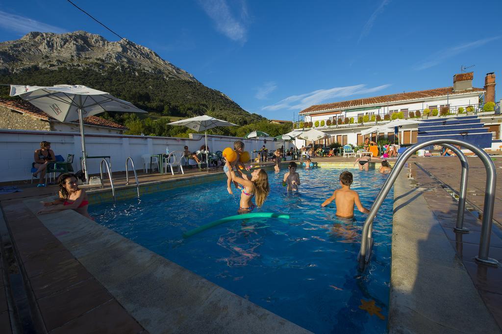 Uxarte -Alojamiento, Restaurante Y Piscinas Arrasate/Mondragon Exterior photo